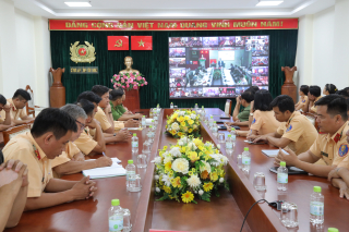 Thủ tướng Phạm Minh Chính chúc tết lực lượng Cảnh sát giao thông