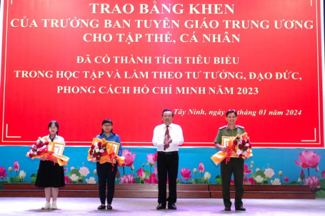 Góp phần quan trọng xây dựng, chỉnh đốn Đảng