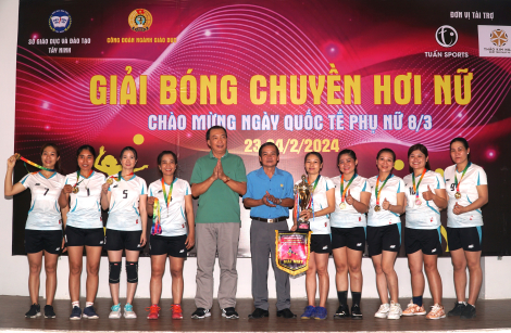 Kết thúc Giải Bóng chuyền hơi nữ ngành Giáo dục: Đội Phòng Giáo dục và Đào tạo huyện Châu Thành đoạt giải Nhất