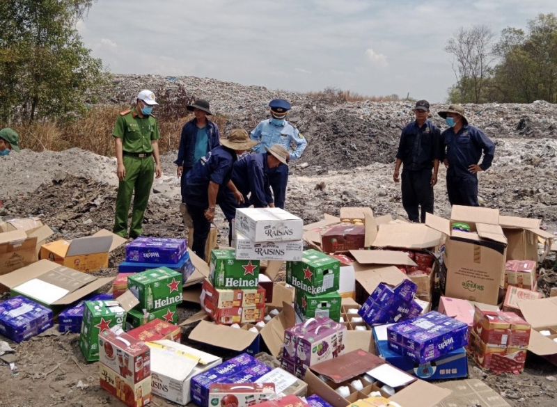 Tiêu huỷ thực phẩm không có hoá đơn, không bảo đảm an toàn