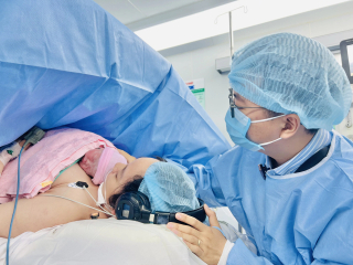 Thêm một bé gái chào đời sau khi được thông tim trong bào thai
