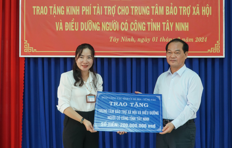 Thăm, tặng quà Trung tâm Bảo trợ xã hội và Điều dưỡng Người có công Tây Ninh