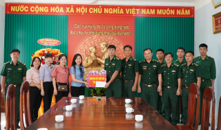 Đoàn đại biểu Quốc hội tỉnh Tây Ninh thăm, tặng quà các đồn biên phòng