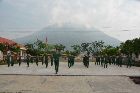 Tân binh gắn bó đơn vị ngay từ ngày đầu