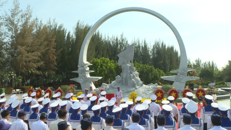 Vùng 4 Hải quân dâng hương tại Khu tưởng niệm chiến sĩ Gạc Ma