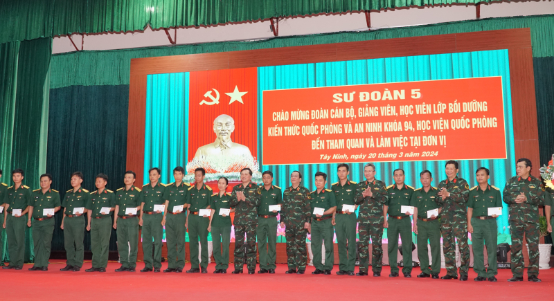 Đoàn công tác Học viện Quốc phòng: Thăm, làm việc với Sư đoàn 5