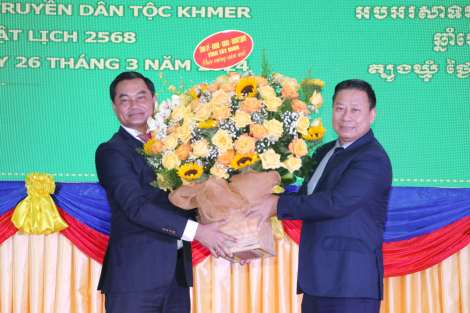 Chủ tịch UBND tỉnh Nguyễn Thanh Ngọc thăm, chúc tết tại tỉnh Tboung Khmum