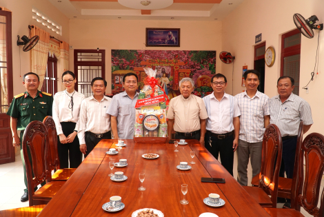 MTTQ Tây Ninh: Thăm, chúc mừng lễ Phục sinh 2024