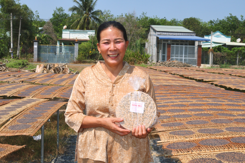 Thoát nghèo nhờ nghề làm bánh đa