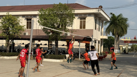 BCH  Quân sự Thành phố tổ chức giải bóng chuyền chào mừng kỷ niệm Ngày truyền thống DQTV Việt Nam