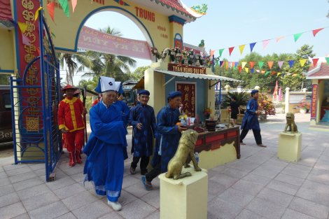 Lễ hội bên bờ Quang Hoá