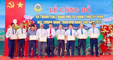 Xã Thạnh Tân đạt chuẩn nông thôn mới nâng cao