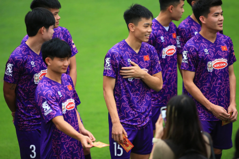 Tuyển thủ Việt Nam gây tranh cãi nhưng vẫn khiến các ông lớn V-League phát "sốt"