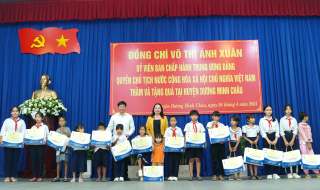 Quyền Chủ tịch nước Võ Thị Ánh Xuân thăm và tặng quà tại huyện Dương Minh Châu