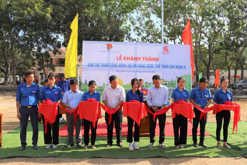 Khánh thành, đưa vào hoạt động công trình sân chơi cộng đồng dành cho thanh thiếu niên xã Biên Giới