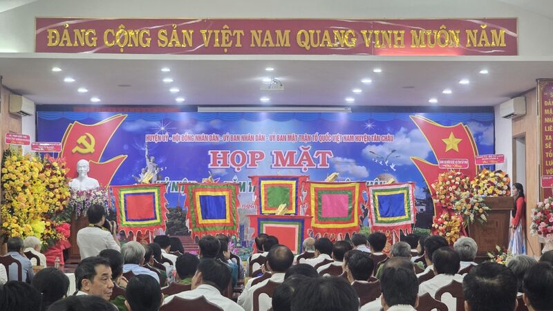 Tân Châu họp mặt kỷ niệm 35 năm thành lập huyện (1989 – 2024)