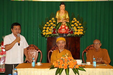 Lãnh đạo Uỷ ban MTTQVN tỉnh chúc mừng Đại lễ Phật đản