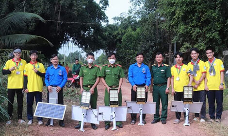 Những bông hoa thanh niên tiên tiến làm theo lời Bác