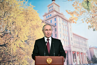 Ông Putin nêu vấn đề về tính chính danh của Tổng thống Ukraine Zelensky