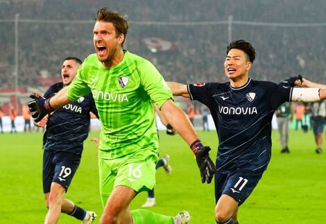 Màn ngược dòng không tưởng ở play-offs Bundesliga