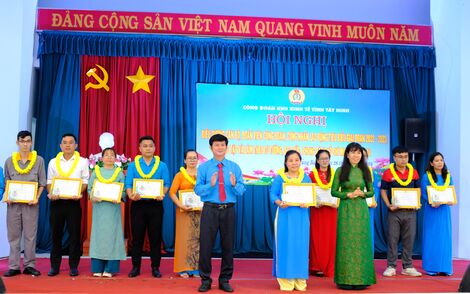 Tuyên dương đoàn viên lao động tiêu biểu trong hoạt động phong trào