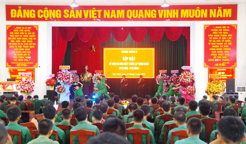 Trung đoàn 5 tổ chức gặp mặt kỷ niệm 59 năm ngày thành lập