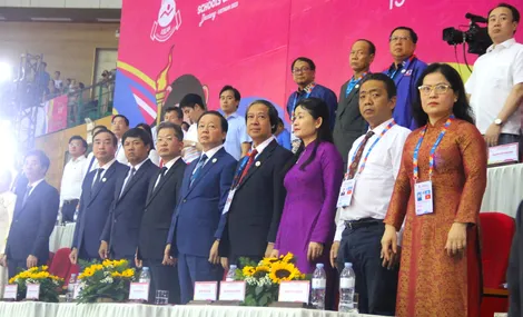 Phó Thủ tướng Trần Hồng Hà thắp đuốc khai mạc Đại hội thể thao học sinh Đông Nam Á lần thứ 13
