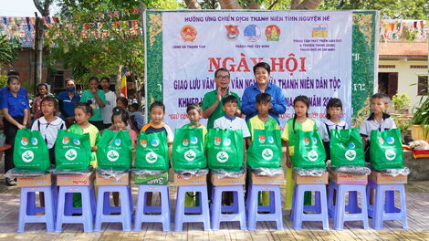 TP. Tây Ninh: Sôi nổi ngày hội giao lưu văn hoá, văn nghệ giữa thanh niên Khmer với thiếu nhi
