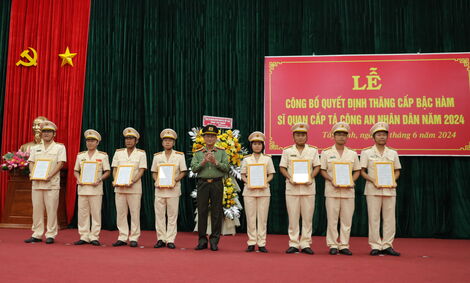Công an Tây Ninh: Công bố thăng cấp bậc hàm, nâng lương 632 cán bộ, chiến sĩ