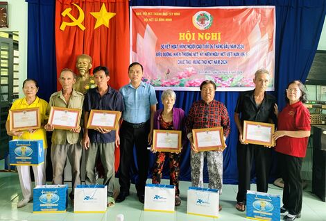 Xã Bình Minh: Chúc thọ, mừng thọ 91 người cao tuổi