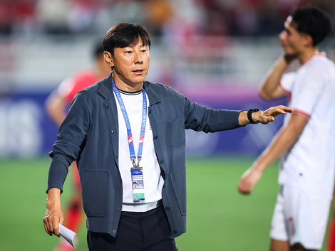 HLV Shin Tae-yong bất ngờ nhập viện trước trận ảnh hưởng đến vé đi tiếp của tuyển Việt Nam