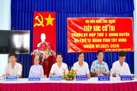 Phó Bí thư Tỉnh uỷ Nguyễn Mạnh Hùng tiếp xúc cử tri xã Bàu Đồn