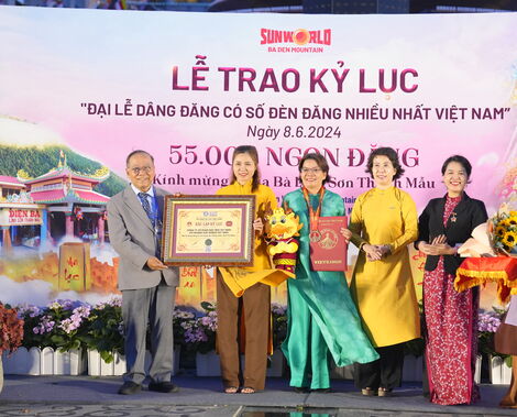 Sun World Ba Den Mountain đón nhận kỷ lục dâng đăng có số đèn lớn nhất Việt Nam