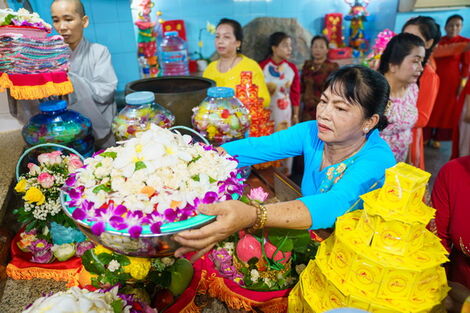 Núi Bà Đen Tây Ninh đón hơn 100.000 lượt khách về dự Lễ vía Bà Linh Sơn Thánh Mẫu