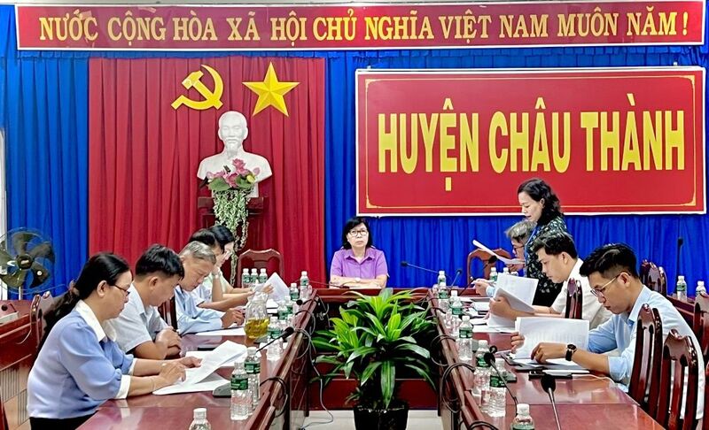 HĐND huyện Châu Thành: Giám sát việc thực hiện chức năng tham mưu của Phòng Nội vụ