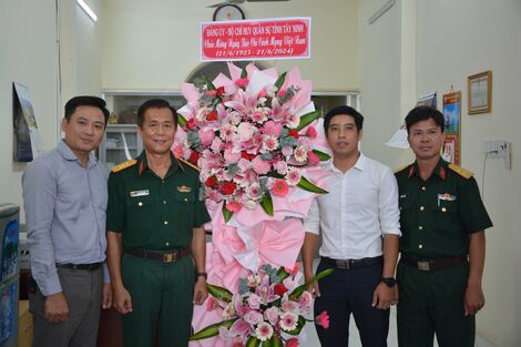 Bộ CHQS Tây Ninh thăm, chúc mừng các cơ quan thông tấn, báo chí trên địa bàn tỉnh