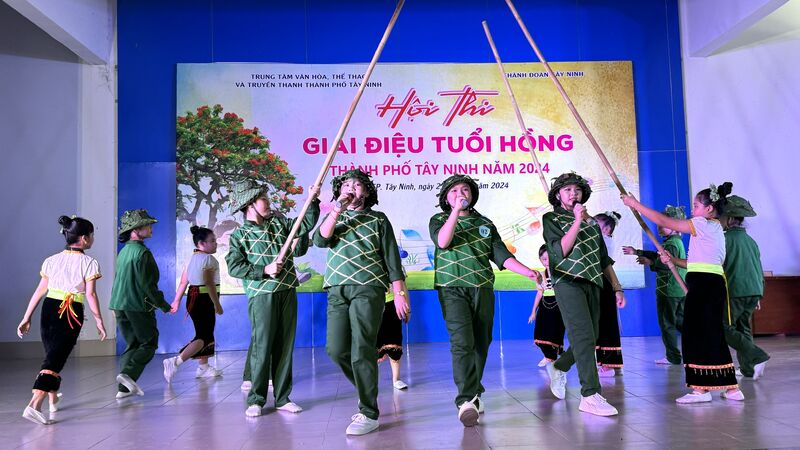 Sôi nổi hội thi “Giai điệu tuổi hồng”