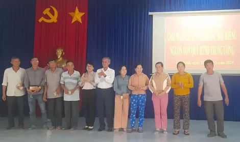Hội Nông dân xã Lộc Ninh: Giải ngân vốn dự án chăm sóc sầu riêng