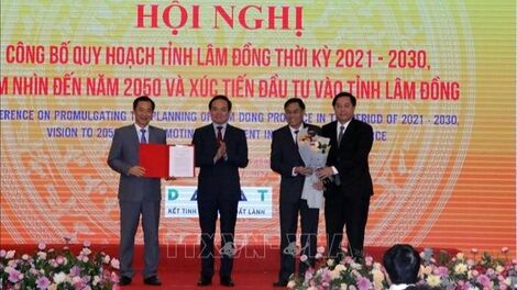 Trao Quyết định phê duyệt Quy hoạch tỉnh Lâm Đồng thời kỳ 2021- 2030