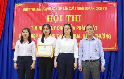 Tổ chức hội thi tìm hiểu quy định của pháp luật và nghiệp vụ công tác thi đua, khen thưởng