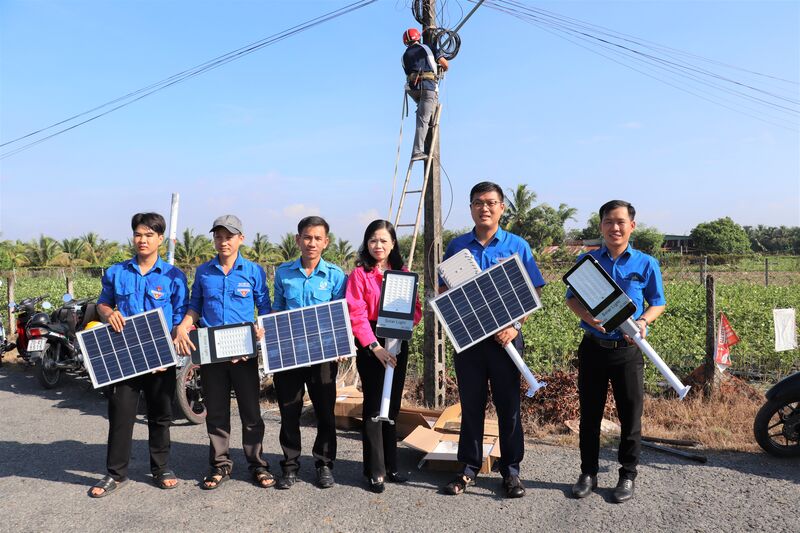 Sôi nổi ngày cao điểm "Chiến sĩ tình nguyện tham gia xây dựng đô thị sáng - xanh - sạch - đẹp - văn minh - an toàn”