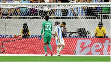 Messi đá hỏng luân lưu, Martinez hóa người hùng đưa Argentina vào bán kết Copa America