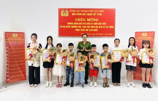 Thành phố Tây Ninh: Trao thẻ căn cước cho công dân từ 0 tuổi đến dưới 14 tuổi