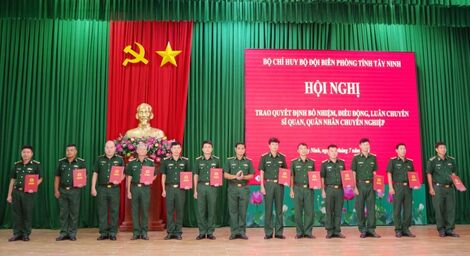 Biên phòng Tây Ninh: Trao quyết định bổ nhiệm, điều động, luân chuyển sĩ quan, quân nhân chuyên nghiệp