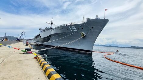 Tàu USS Blue Ridge của Hải quân Hoa Kỳ cập cảng quốc tế Cam Ranh