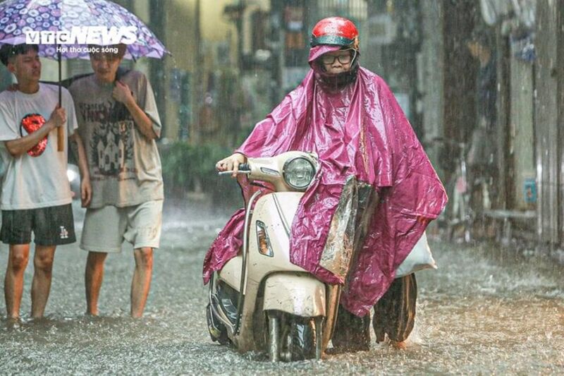 Dự báo thời tiết 10 ngày tới: Bắc và Trung Bộ hứng mưa lớn sau một tuần nắng rát