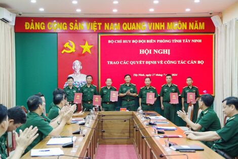 Bộ đội Biên phòng tỉnh Tây Ninh Trao các quyết định về công tác cán bộ năm 2024