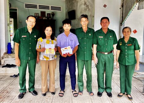 Bộ CHQS Tây Ninh: Thăm gia đình chính sách, người có công tại thị xã Trảng Bàng