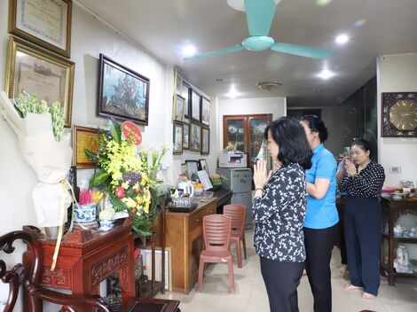 Bộ trưởng Bộ Y tế Đào Hồng Lan thăm, tri ân gia đình Liệt sĩ, bác sĩ Đặng Thùy Trâm