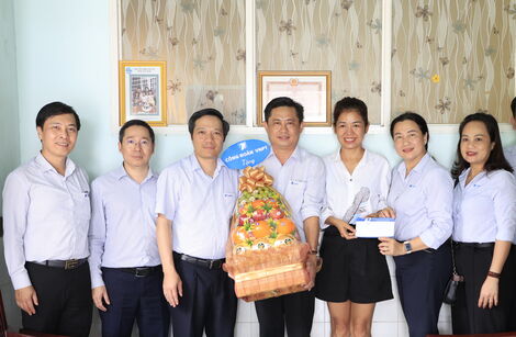 Công đoàn VNPT thăm hỏi, tặng quà và tri ân gia đình liệt sĩ tại Tây Ninh